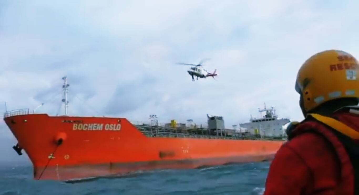 Göğüs Ağrısını Ciddiye Alan Kaptan Personelin Hayatını Kurtardı | Video